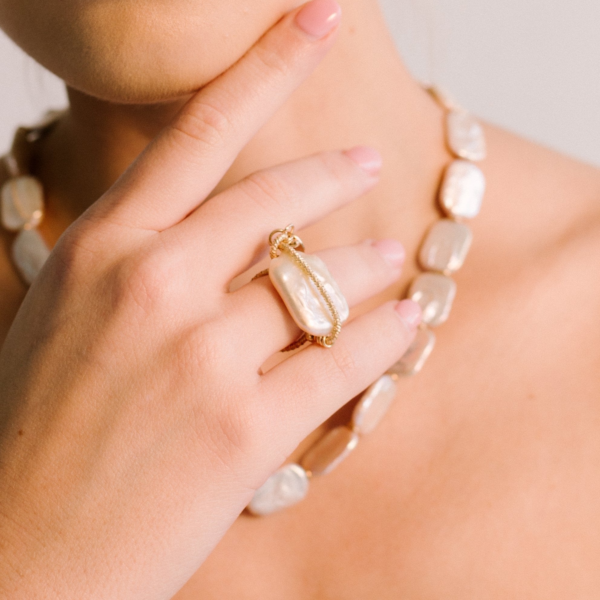 Calatea Ring #1 (30mm) - White Pearl & Yellow Gold Maiara TARBAY   